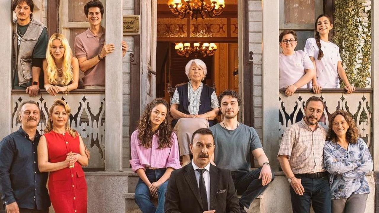 مسلسل السعادة العائلية الحلقة 15 الخامسة عشر مترجمة